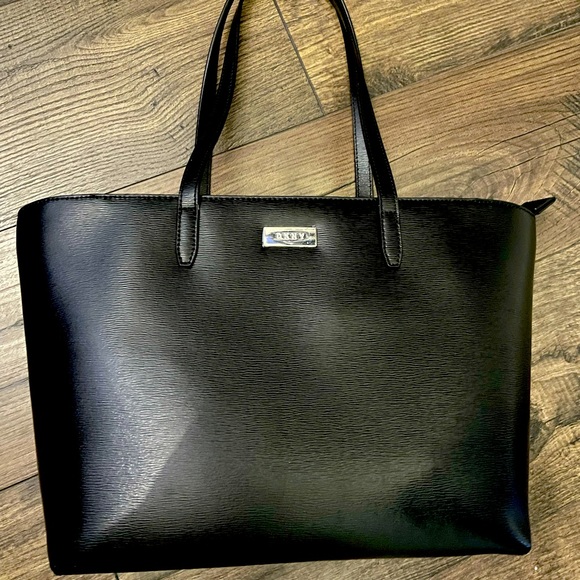 Dkny Bags Dkny Sutton Leather Bryant Medium Tote Poshmark